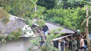 rumah-rusak-karena-angin-cilacap.jpg
