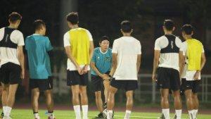 shin-tae-yong-melatih-tc-timnas-di-surabaya-kamis-862023.jpg