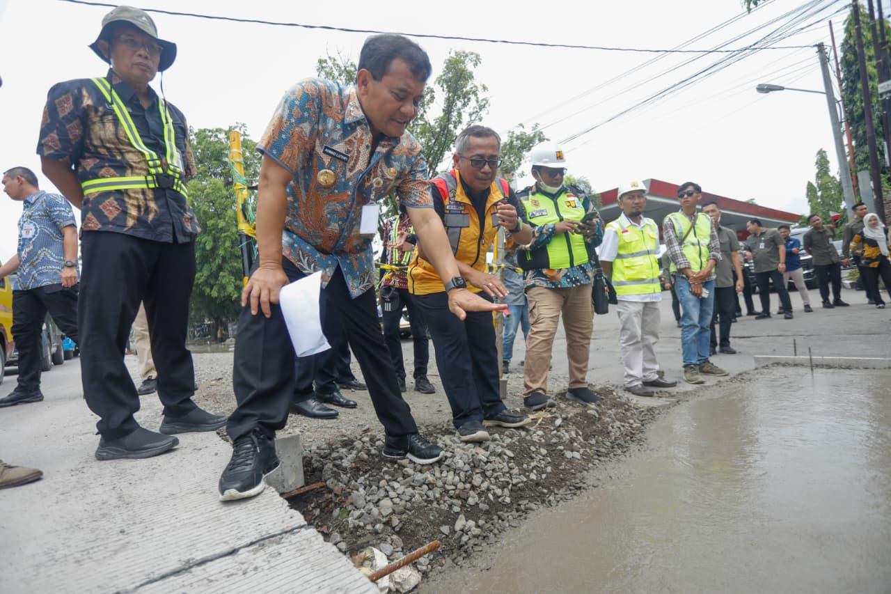 01102025-gubernur-ahmad-luthfi-tinjau-jalan-brigjen-sudiarto-kota-semarang.jpg