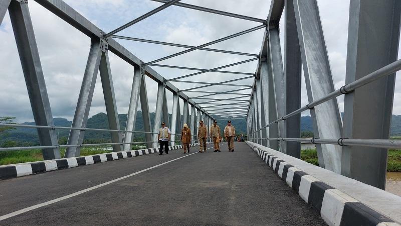 04112025-jembatan-weton-kulon-kebumen.jpg