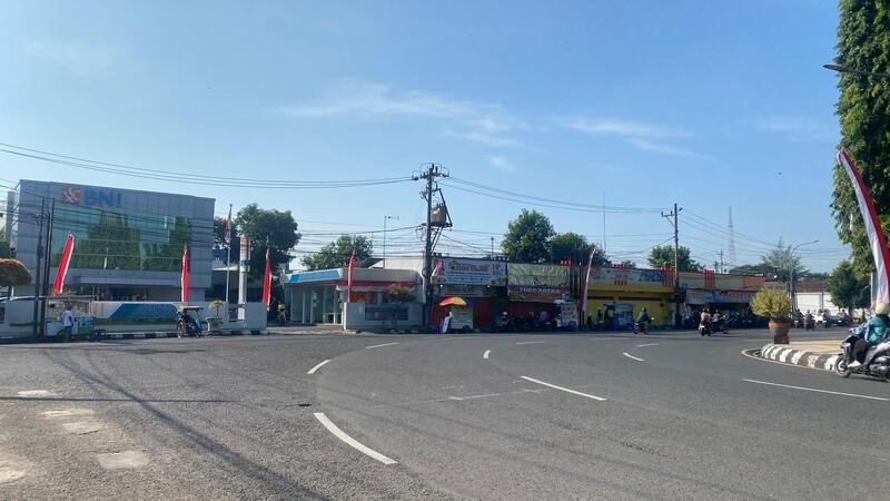 06102025-cuaca-cerah-kawasan-alun-alun-purbalingga.jpg