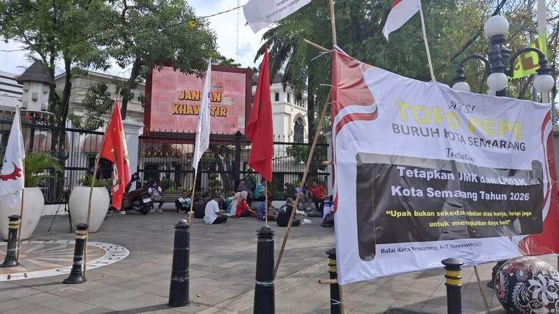 07112025-demo-buruh-semarang-tuntut-kenaikan-UMK-2026.jpg