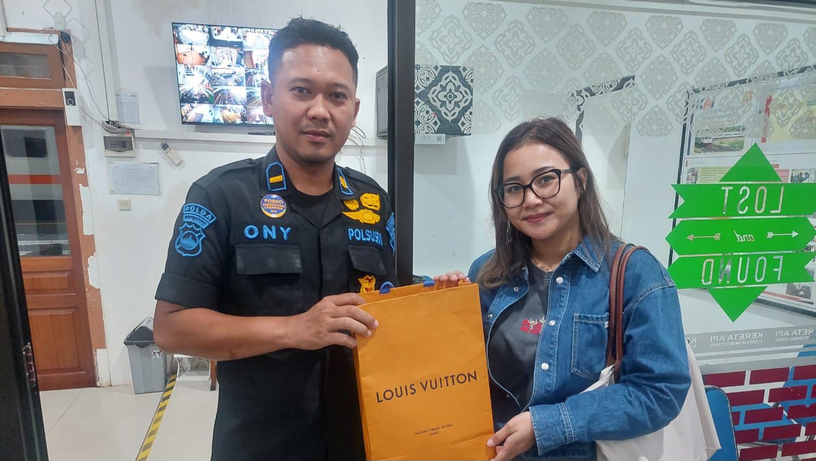 08042025-penemuan-barang-hilang-di-kereta-api.jpg