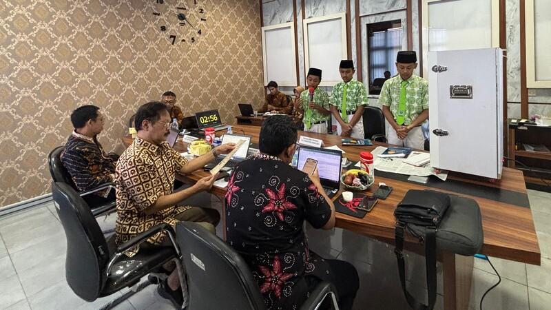 12052025-tim-robotik-mts-salafiyah-kajen-pati-ciptakan-vending-machine-hafal-alquran.jpg
