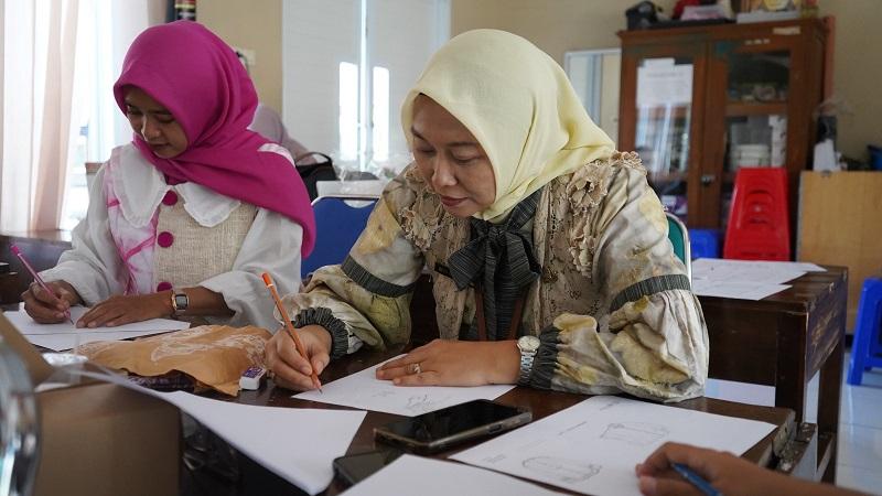 Puluhan Pembatik dan Desainer Lokal Purbalingga Digembleng Kembangkan Motif Batik Sudirman