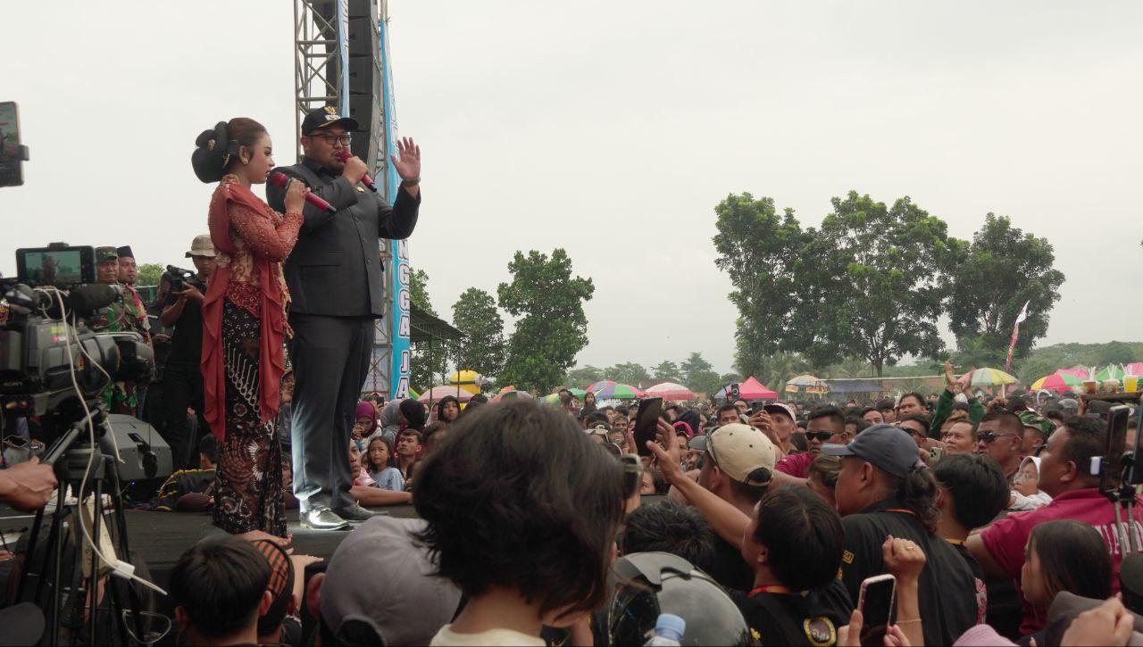 15042025-wabup-purbalingga-dimas-prasetyahani-hadiri-acara-pentas-seni-dan-budaya.jpg