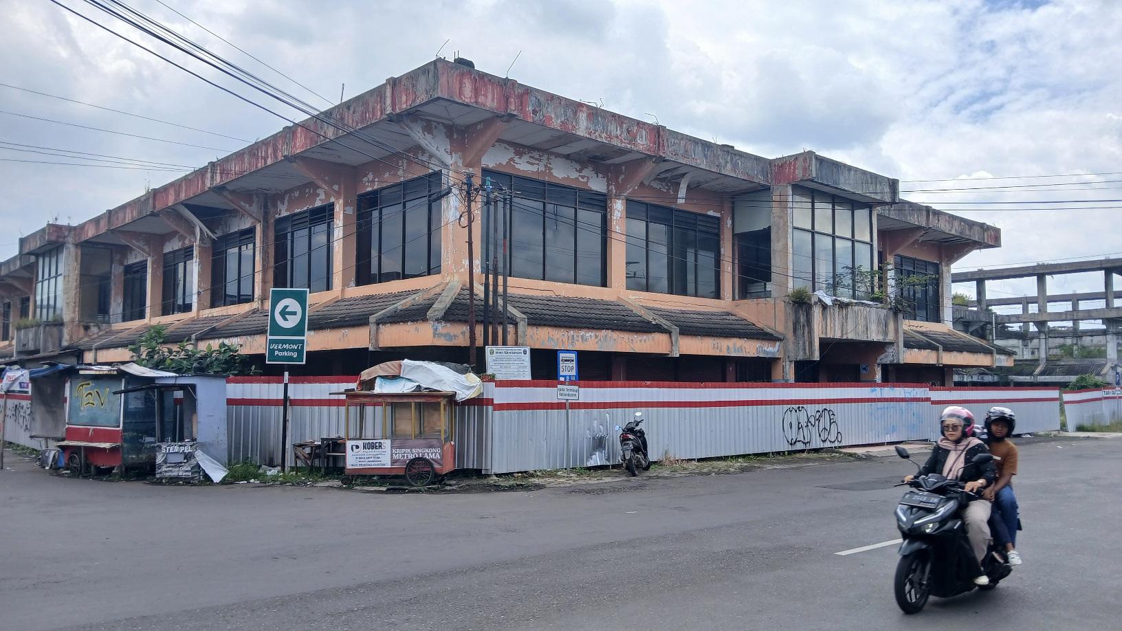 16012026-bangunan-mangkrak-eks-metro-di-kebondalem-purwokerto-banyumas.jpg