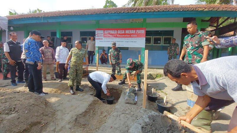17102025-pembangunan-koperasi-merah-putih-di-bojong-kebumen.jpg