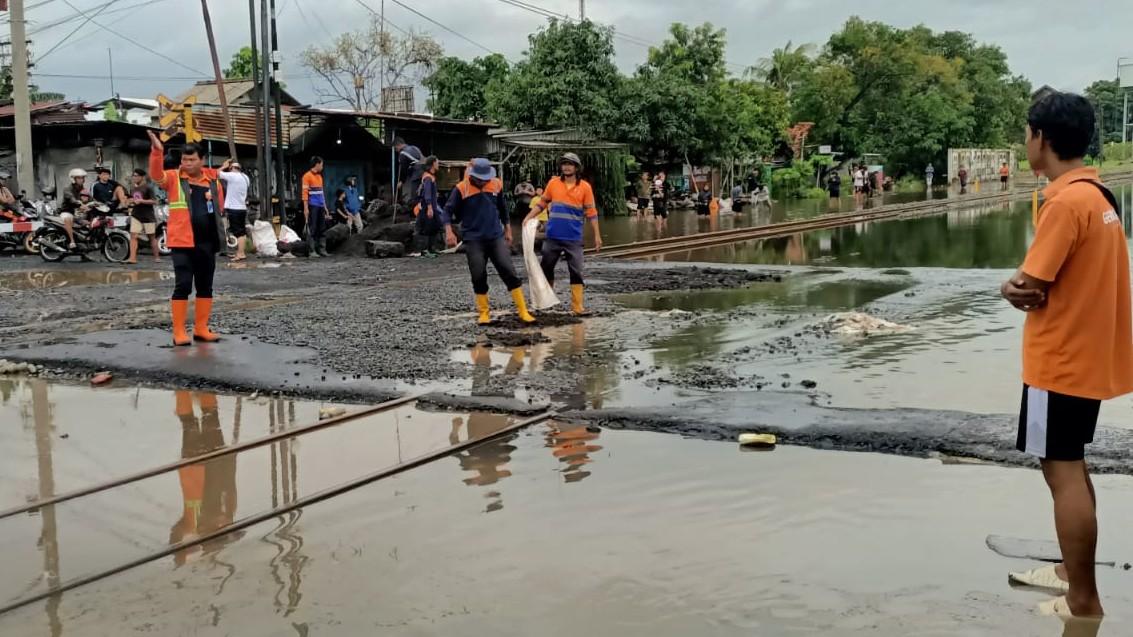 18012026-upaya-pemulihan-jalur-kereta-api-akibat-banjir-pekalongan.jpg
