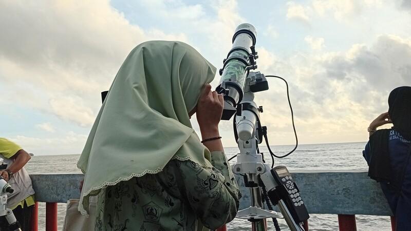 19032026-pemantauan-hilal-di-pantai-kartini-jepara.jpg