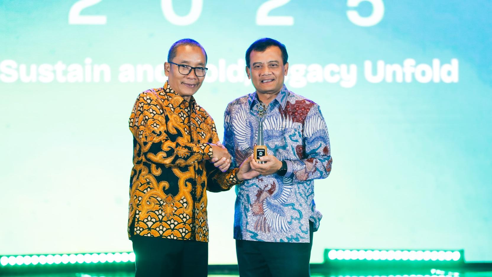 19072025-gubernur-jateng-ahmad-luthfi-menerima-penghargaan-sbbi-award.jpg