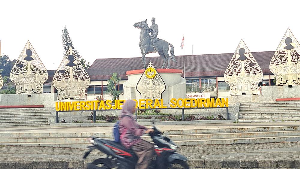 20250724-gerbang-depan-universitas-jenderal-soedirman-unsoed-purwokerto.jpg