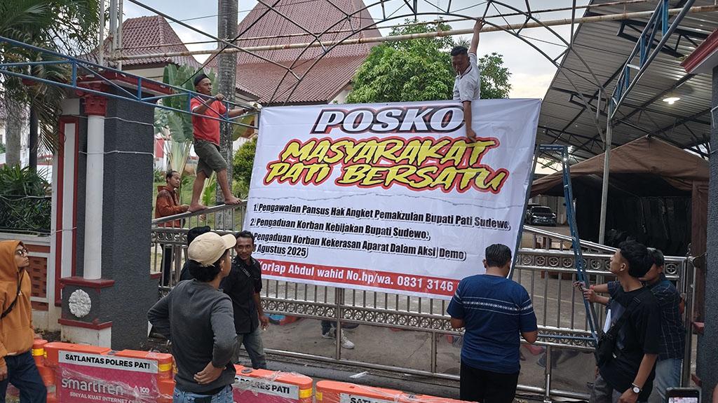 banyumas/20250818-aliansi-masyarakat-pati-bersatu-dirikan-posko-di-depan-dprd.jpg