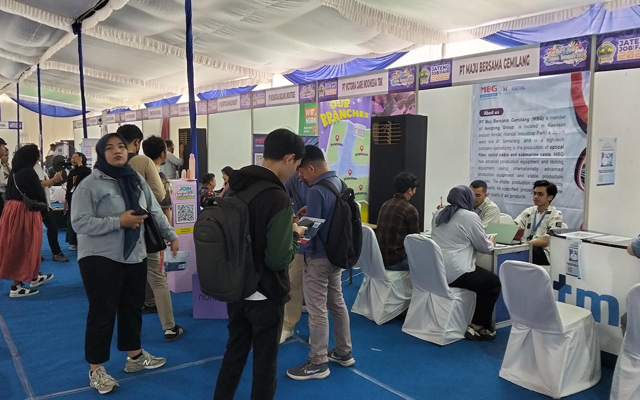 Job Fair Jateng Diserbu 7.212 Pendaftar, Gubernur Luthfi: Lowongan Banyak