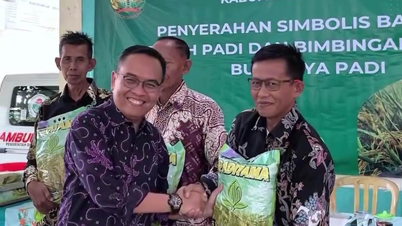 20251024-bantuan-benih-padi-sumpiuh.jpg