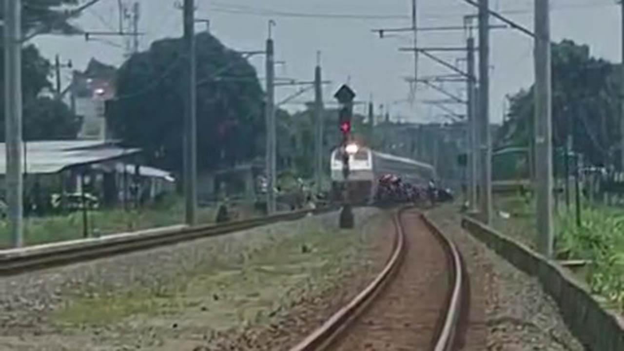20251104-kecelakaan-kereta-prambanan.jpg