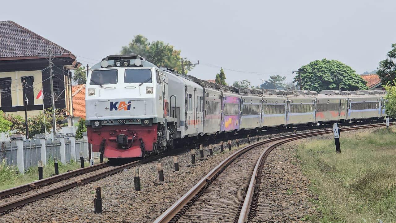 20251111-Ilustrasi-Kereta-Api.jpg
