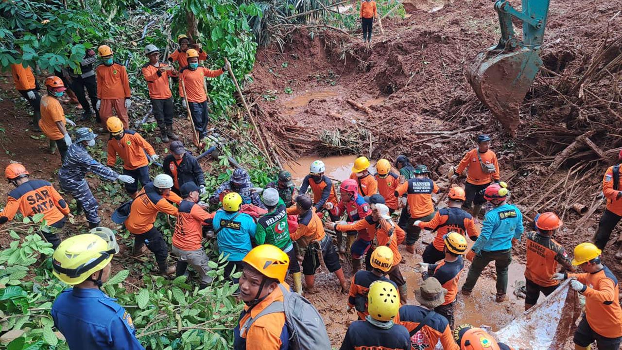 20251115-Evakuasi-longsor-Majenang.jpg