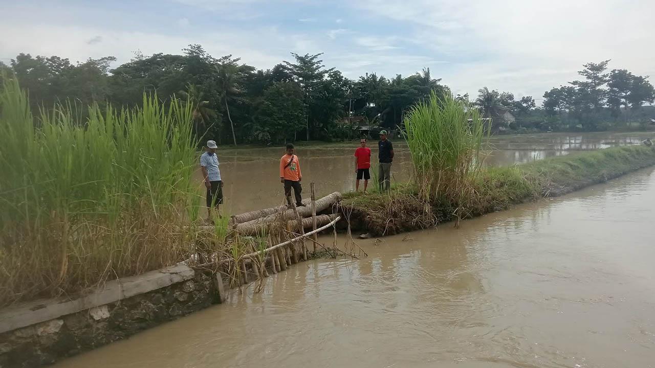 20251116-Tanggul-jebol-Sidobunder-Kebumen.jpg