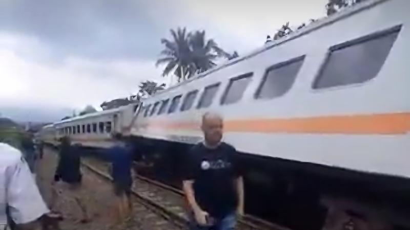 KA Kamandaka dan Joglosemar Batal Berangkat Imbas Kereta Guling di Bumiayu, Penumpang Bisa Refund
