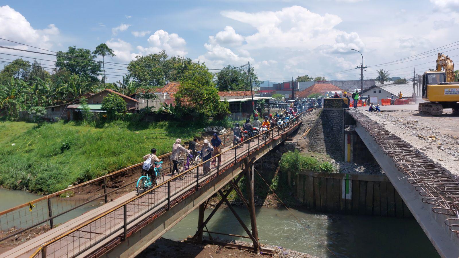 20260410-jembatan-darurat-karanganyar.jpg