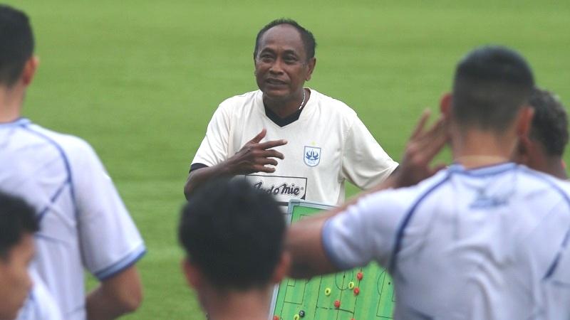 2026042022-pelatih-psis-kas-hartadi-1.jpg