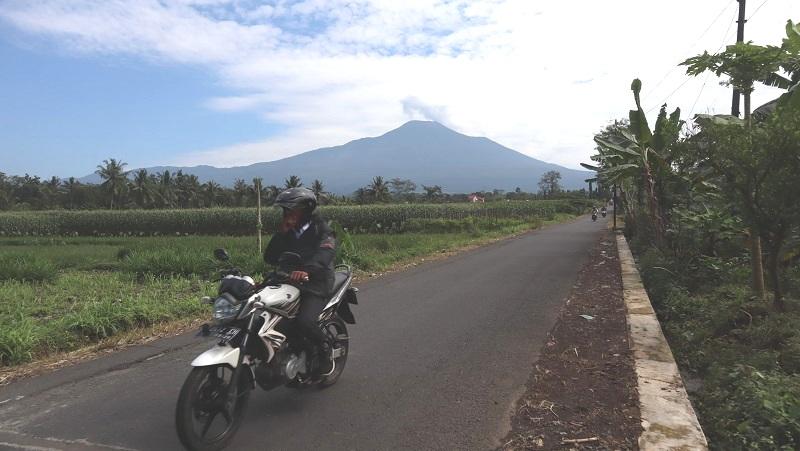 20260422-panorama-gunung-slamet-dari-sumbang-banyumas.jpg