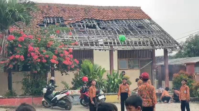 20260422-sekolah-rusak-brebes.jpg
