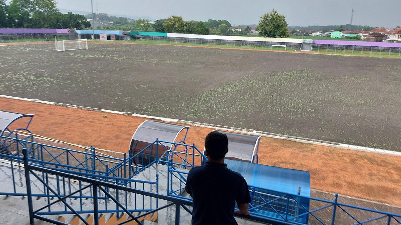 20260519-kondisi-lapangan-stadion-candradimuka-kebumen.jpg