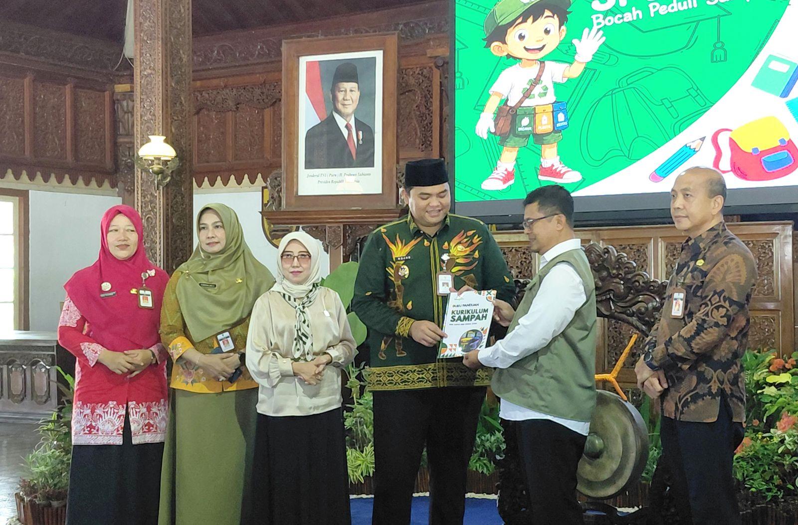 20260530-sampah-jepara.jpg