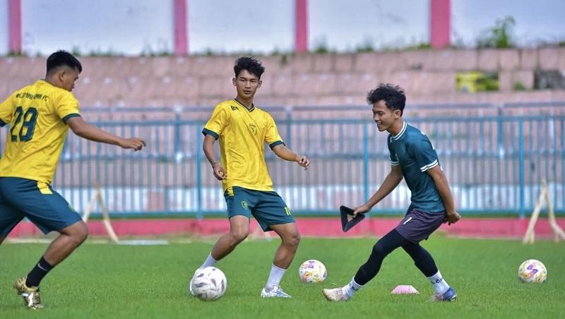 21012026-wijayakusuma-fc-berlatih-jelang-laga-pamungkas-hadapi-persibat-batang.jpg