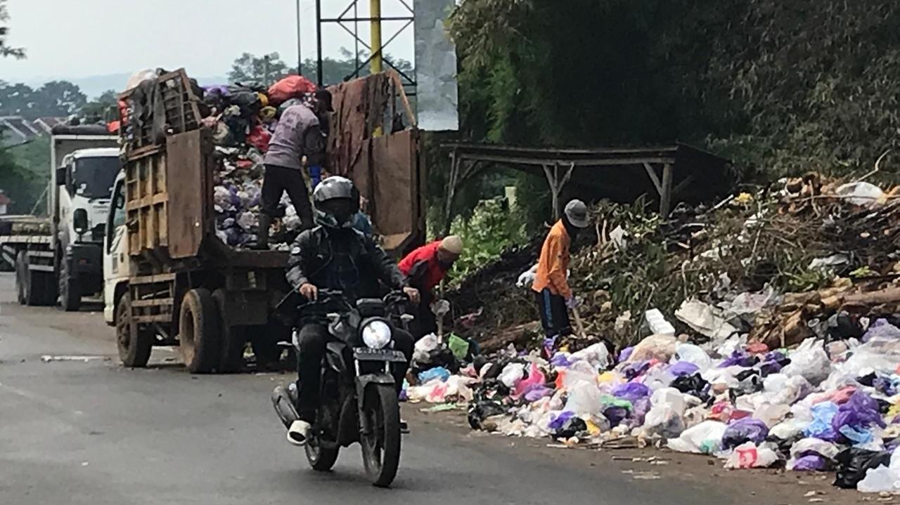21032026-petugas-kebersihan-batang-tak-libur-saat-lebaran.jpg