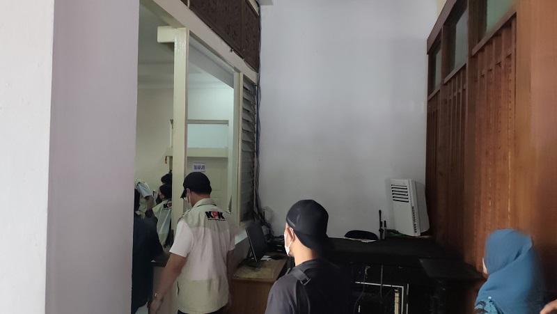 22012026-penyidik-kpk-geledah-kantor-bupati-pati-sudewo.jpg