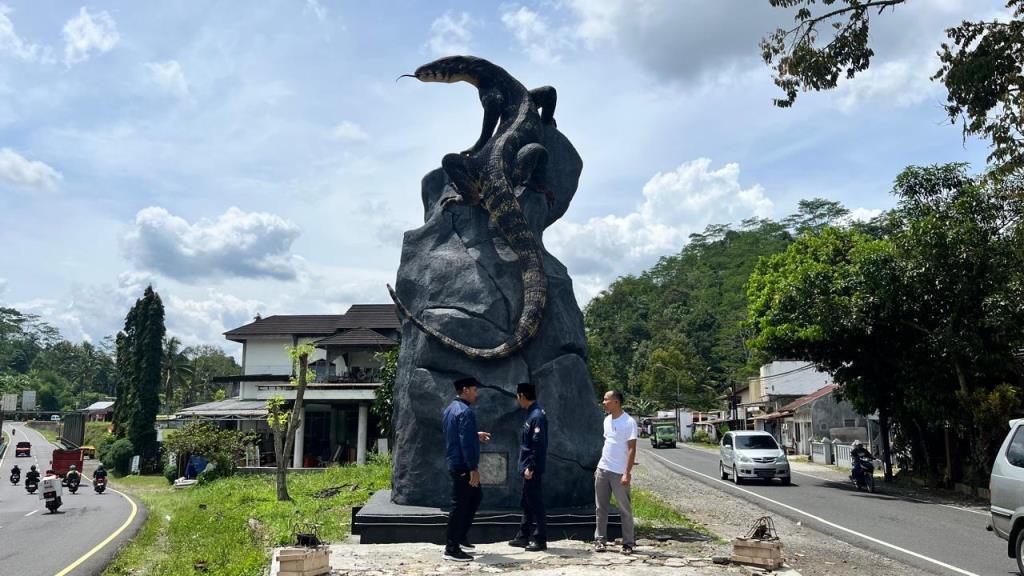 Viral Patung Biawak Realistis di Wonosobo, Anggaran Pembangunan Cuma Rp50 Juta Tanpa APBD