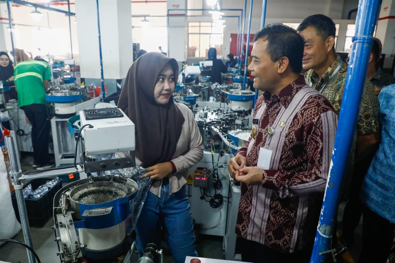 22102025-gubernur-jateng-ahmad-luthfi-kunjungi-dunia-usaha.jpg