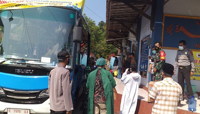 Dijemput Pakai Bus, 23 Warga Danaraja Banyumas Positif Covid-19 dan Dikarantina di Baturraden