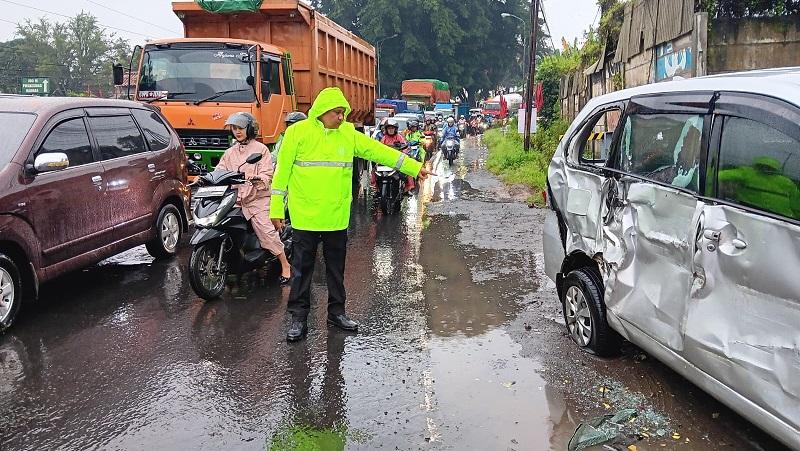 23012026-kecelakaan-mobil-di-bergas-semarang.jpg