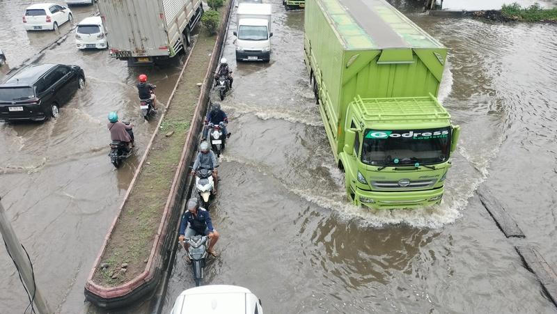 23102025-banjir-kaligawe-semarang.jpg