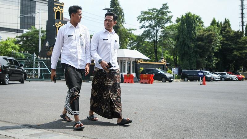 28112025-sarung-batik-seragam-asn-pemprov-jateng-setiap-jumat.jpg