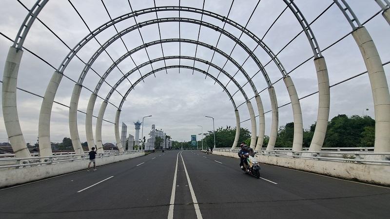 29102025-gerbang-jalan-soekarno-purwokerto.jpg