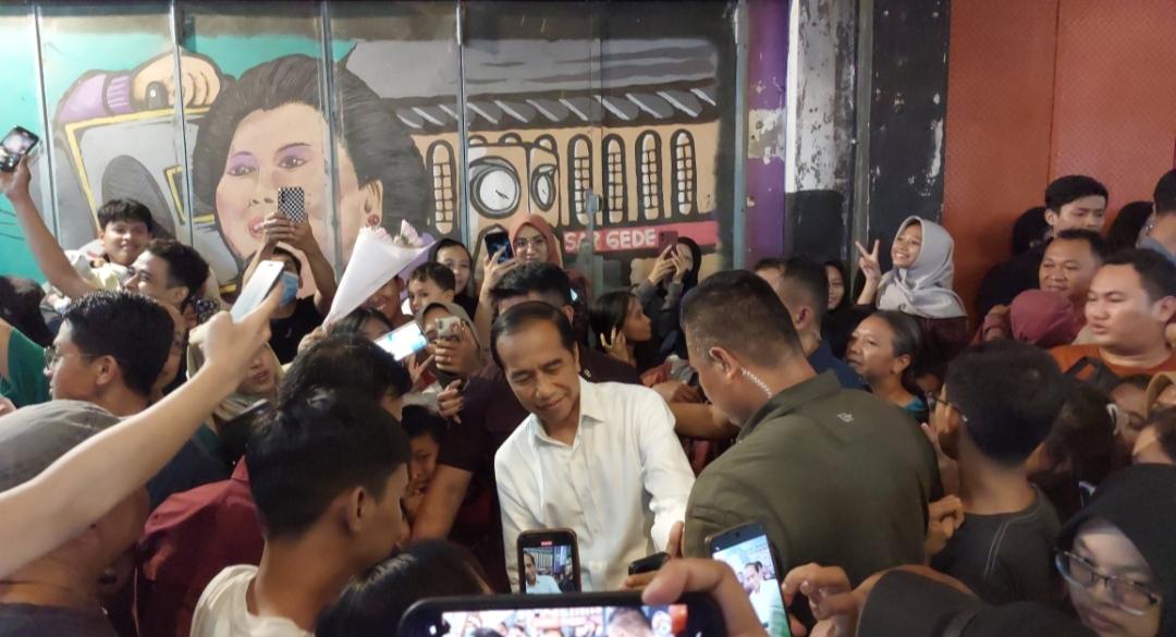 Antre-foto-bersama-Jokowi.jpg