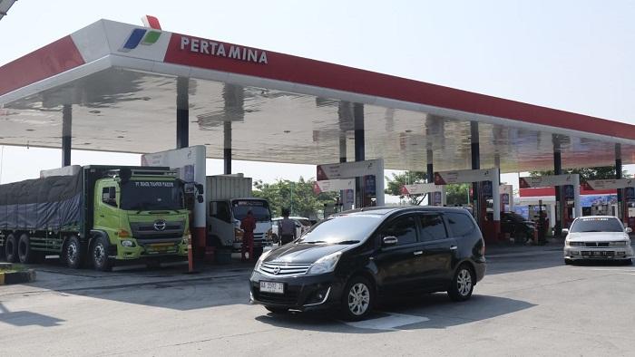 Antrean-kendaraan-di-SPBU-rest-area-Tol-Semarang-Batang-Kilometer-429-beberapa-waktu-lalu.jpg