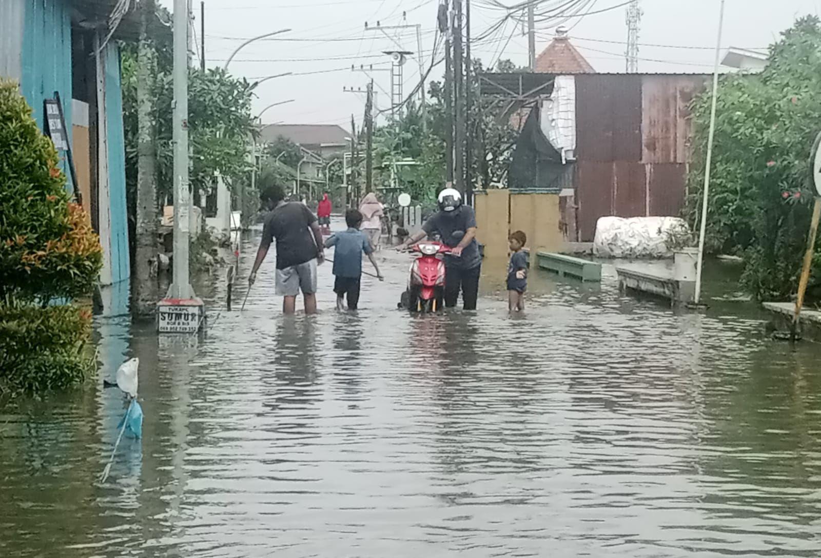 BANJIR-AKIBAT-HUJAN-DERAS-OKKE.jpg