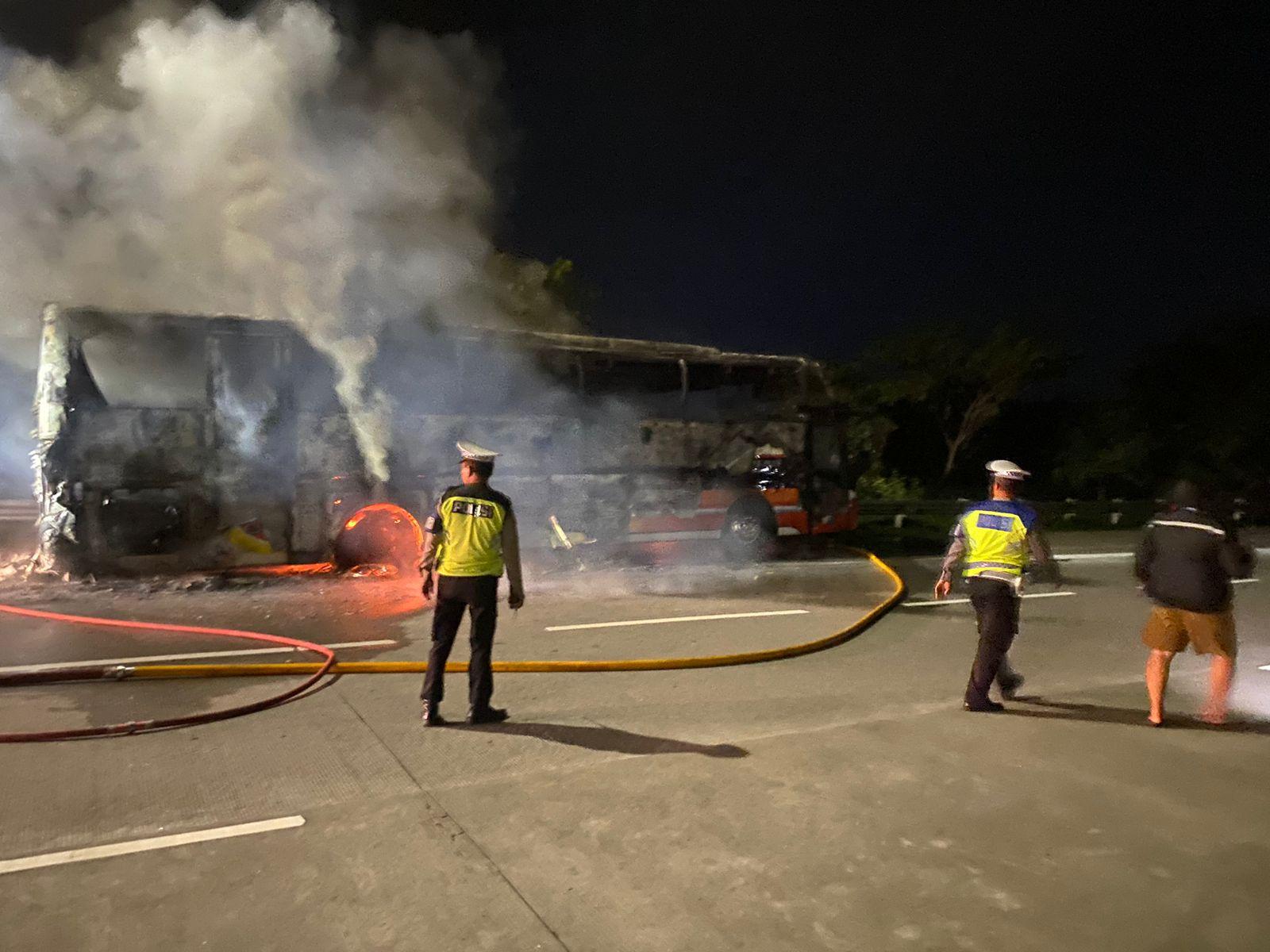 Bus-Rosalia-terbakar-r.jpg