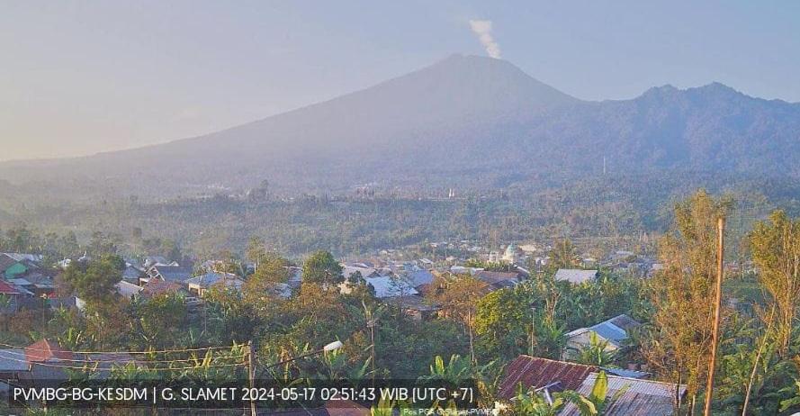 Gunung-Slamet-radius-3-km-bahaya.jpg