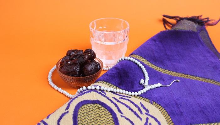 Ilustrasi-Ramadan-sajadah-tasbih-kurma.jpg