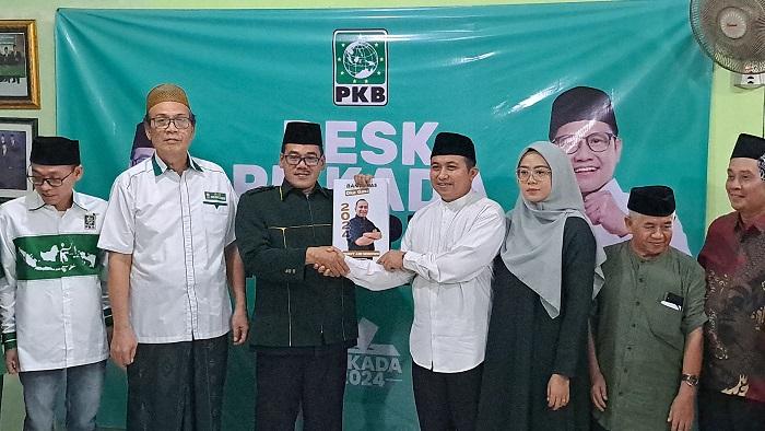 Kades-Margasana-Dodit-Ari-Wibowo-daftar-pilkada-banyumas-2024-ke-pkb.jpg