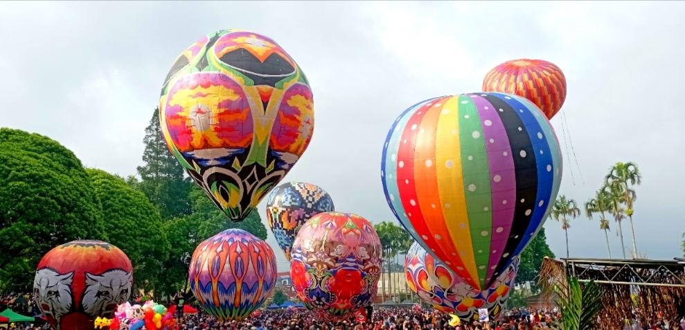 Kemeriahan-festival-balon-wonosobo.jpg