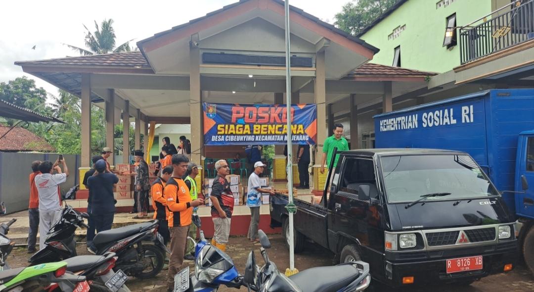Logistik-korban-longsor-majenang.jpg