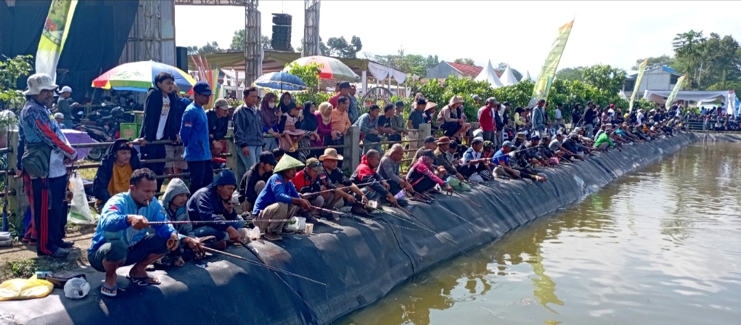 Ratusan Orang Meriahkan Lomba Mancing dalam Rangkaian Wonosobo Agro Festival 2023